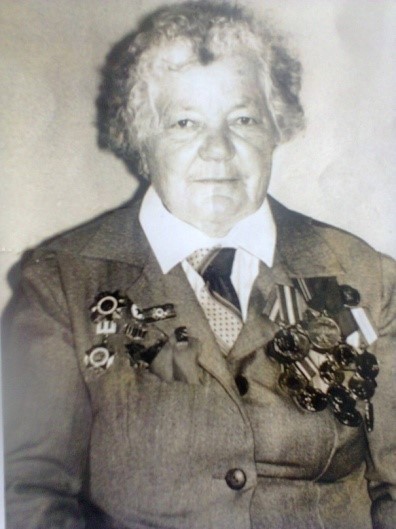 Гнидина (Тарасова) Нина Ефимовна