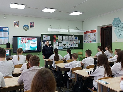 «Лучший способ-действовать на опережение». О защите детей от сетевых ловушек и мошеннического воздействия рассказали школьникам правоохранители