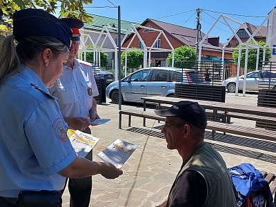 Полицейские и представители казачества провели встречу с горожанами в рамках акции «Школа цифровой безопасности»