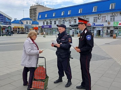 В Белореченском районе сотрудники полиции и представители казачества проводят мероприятия по профилактике кибермошенничества и коррупционного законодательства