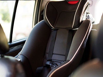 Автоинспекторы проводят с жителями профилактические беседы по ПДД