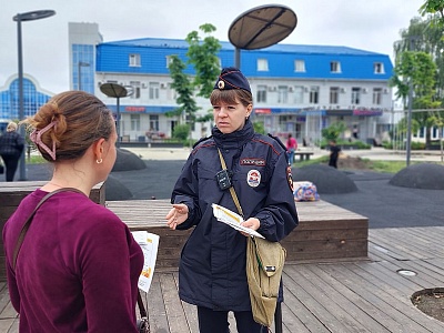 Полицейские Белореченска рассказали жителям о противодействии мошенникам