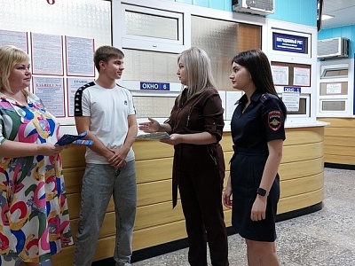 В рамках гражданского мониторинга представитель Общественного совета ознакомилась с работой ОВМ МВД России по Белореченскому району