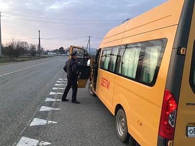 Госавтоинспекторы Белореченска проводят совместные рейдовые мероприятия по обеспечению безопасности пассажирских перевозок