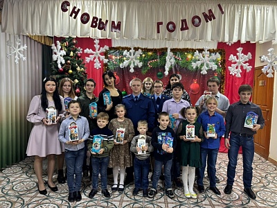 Работники Белореченской транспортной прокуратуры поздравили воспитанников Белореченского социально-реабилитационного центра для несовершеннолетних