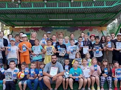 Белореченские полицейские и активисты при Отделе продолжают рассказывать детям о преимуществах здорового образа жизни