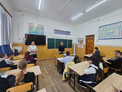 Классные встречи:  сотрудники Госавтоинспекции рассказывают белореченским школьникам о службе