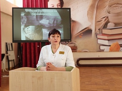 Сотрудники полиции совместно с активистами реализовали районную акцию «Кодекс знаний» среди учащихся школы им. Александра Пушкина