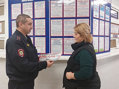 В Белореченске сотрудники полиции рассказали жителям района о преимуществах получения Госуслуг в электронном виде