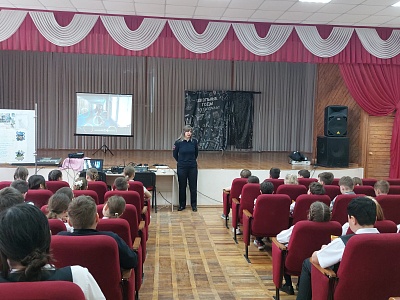 Лапки радости: необычный урок провели правоохранители и активисты при Отделе для учащихся школы им. И.В. Панфилова