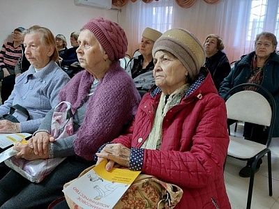 В Белореченском районе полицейские и активисты в формате «круглого стола» обсудили с общественностью вопросы профилактики мошенничеств и антикоррупционного законодательства