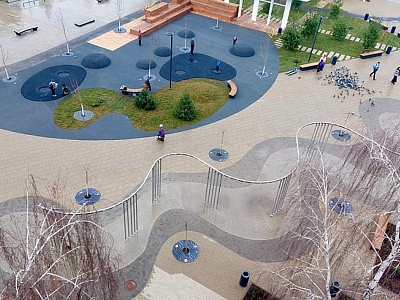 Парки, скверы, набережные, детские и спортивные площадки. То, что во многих городах давным-давно пришло в упадок, благодаря национальному проекту «Жилье и городская среда», инициированному Президентом России, обретает новую жизнь