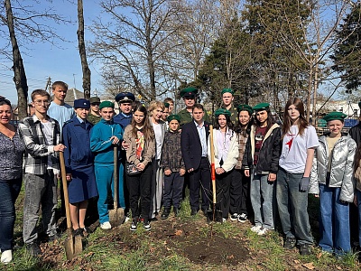 Сотрудники Белореченской транспортной прокуратуры приняли участие в высадке «Сада Памяти»